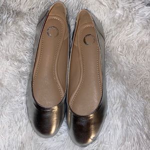 Journee Collection Silver Metallic Flats Sz8